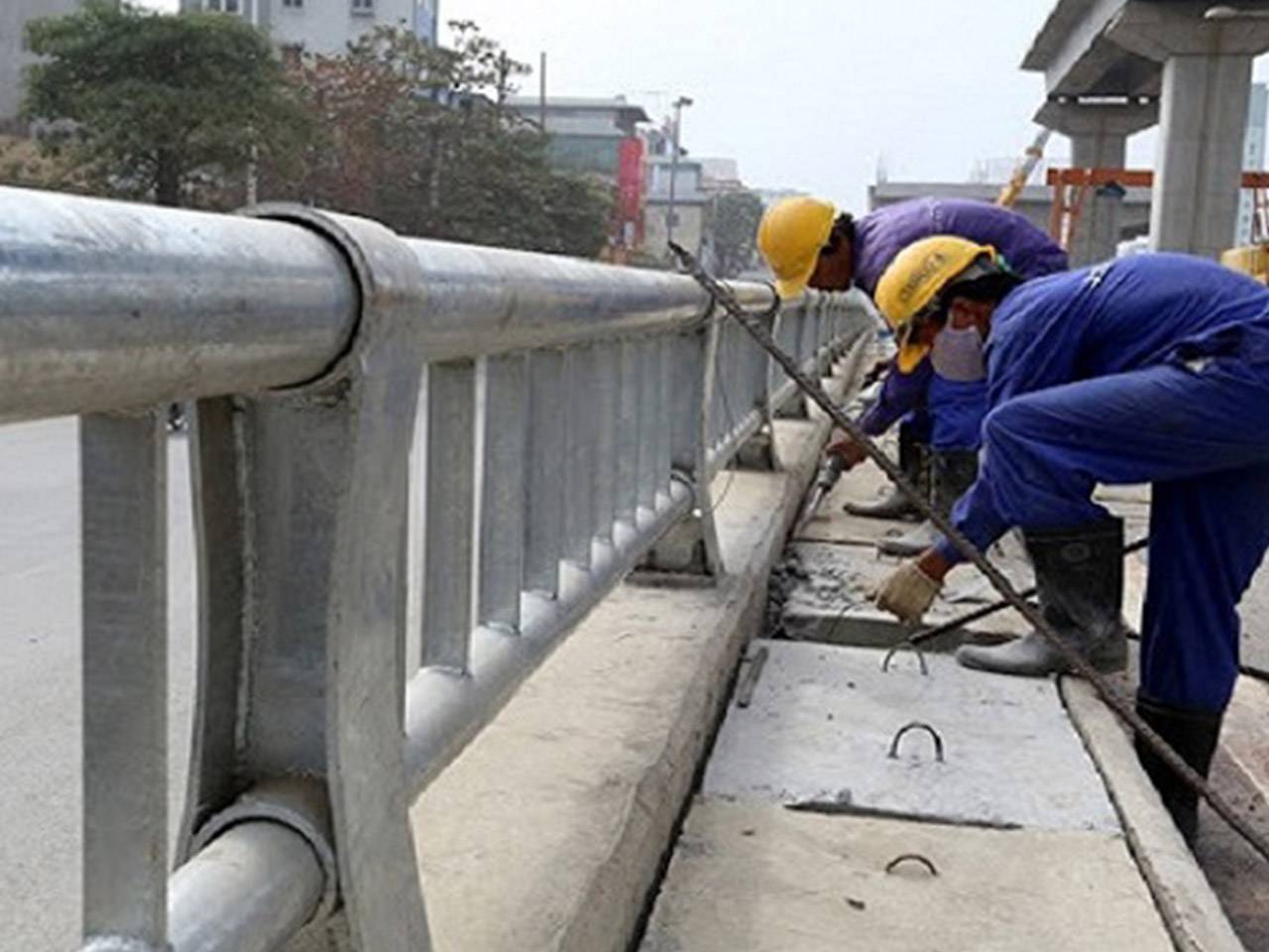 Thi công lan can cầu