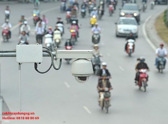 Trụ camera giao thông là gì? Vai trò quan trọng trong giám sát