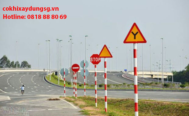 Ứng dụng thực tiễn của các loại cột theo môi trường giao thông