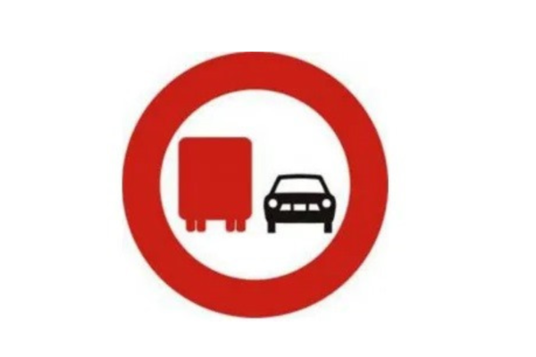 Biển báo P.126 – Cấm xe ô tô tải vượt