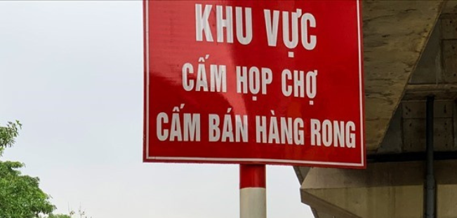 Ý nghĩa của biển báo cấm họp chợ trong giao thông và đời sống