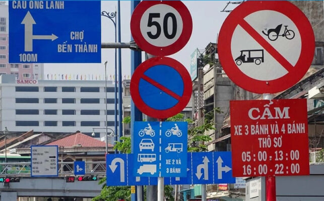 Quy định về cách lắp đặt biển báo phụ đúng chuẩn kỹ thuật