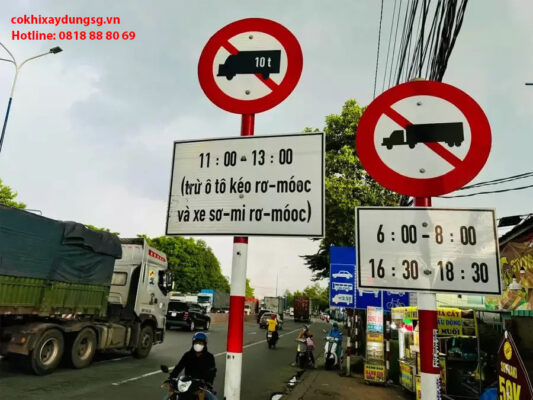 Biển cấm xe tải vào phố kèm khung giờ cao điểm