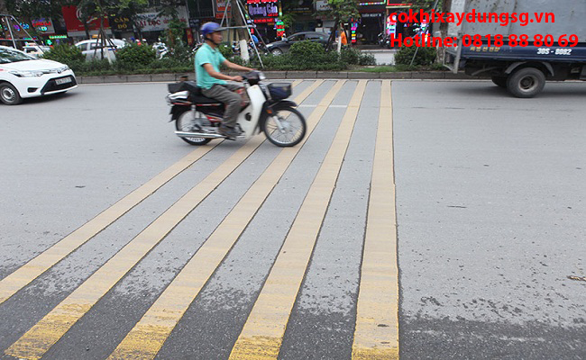 Vạch kẻ đường giảm tốc là gì?