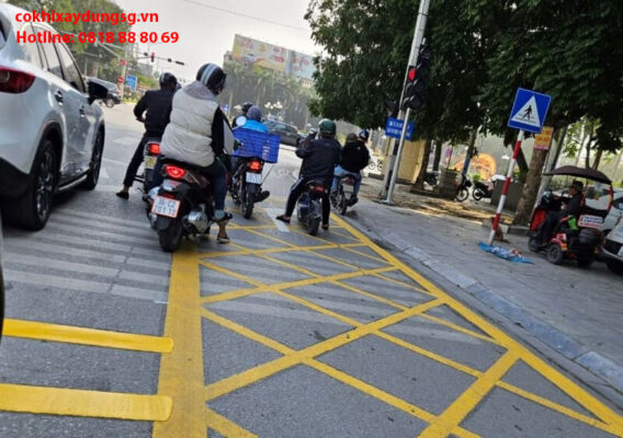 Các lỗi vi phạm thường gặp khi đi vào vạch mắt võng