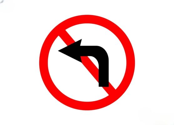 Biển cấm rẽ trái