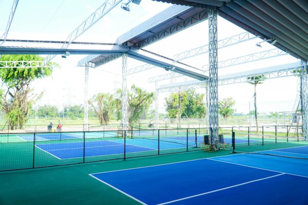 Cơ Khí Xây Dựng SG – Chuyên Gia Công Kết Cấu Thép, Hàng Rào Và Thi Công Mái Che Sân Pickleball